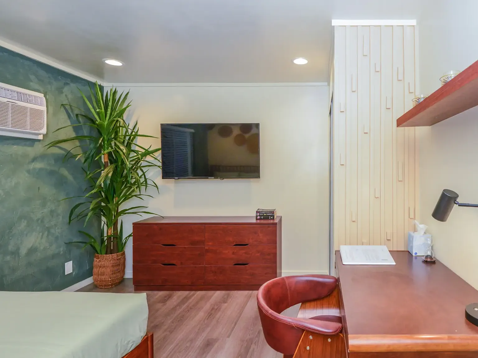 5 bed, $1,600 — Photo 4