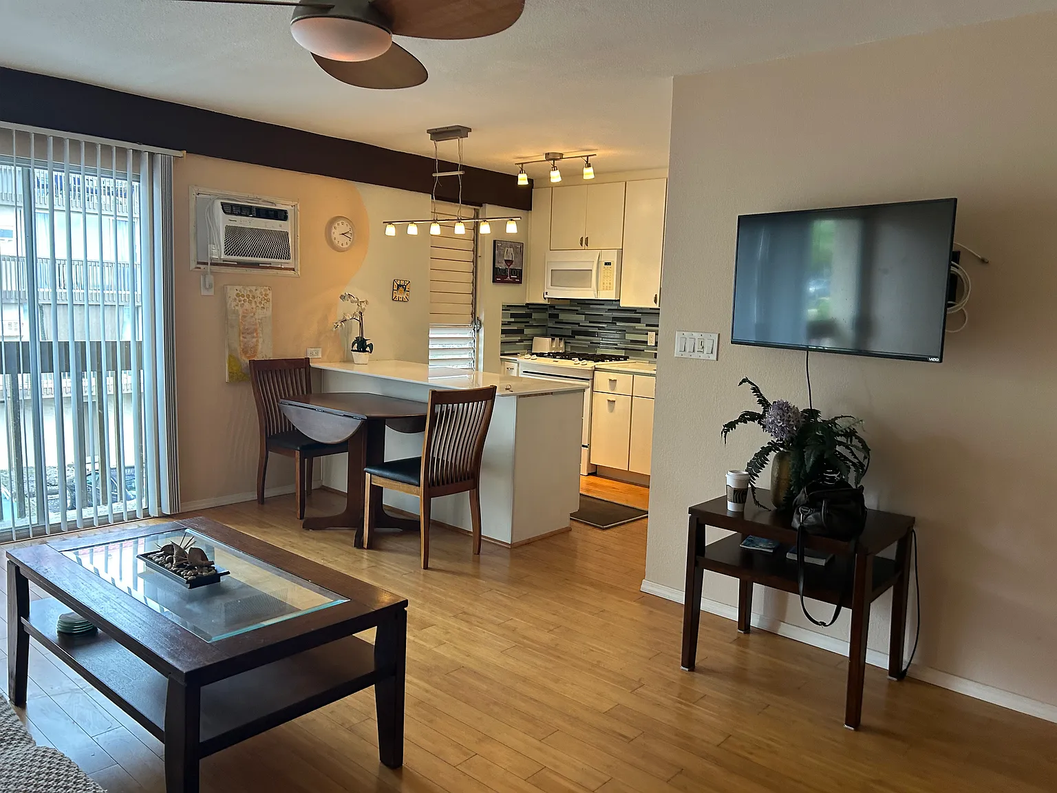 1 bed, 550 sqft, $2,300 — Photo 2