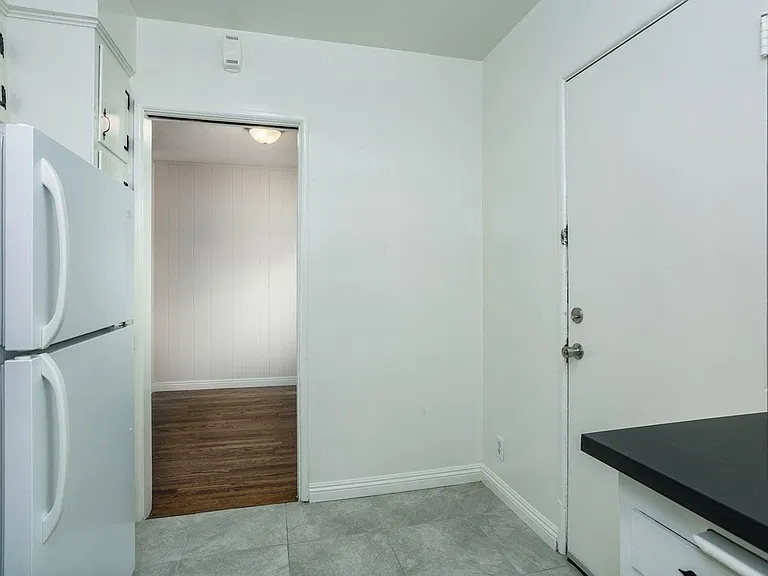 12309 Oxnard St #2 — Photo 7