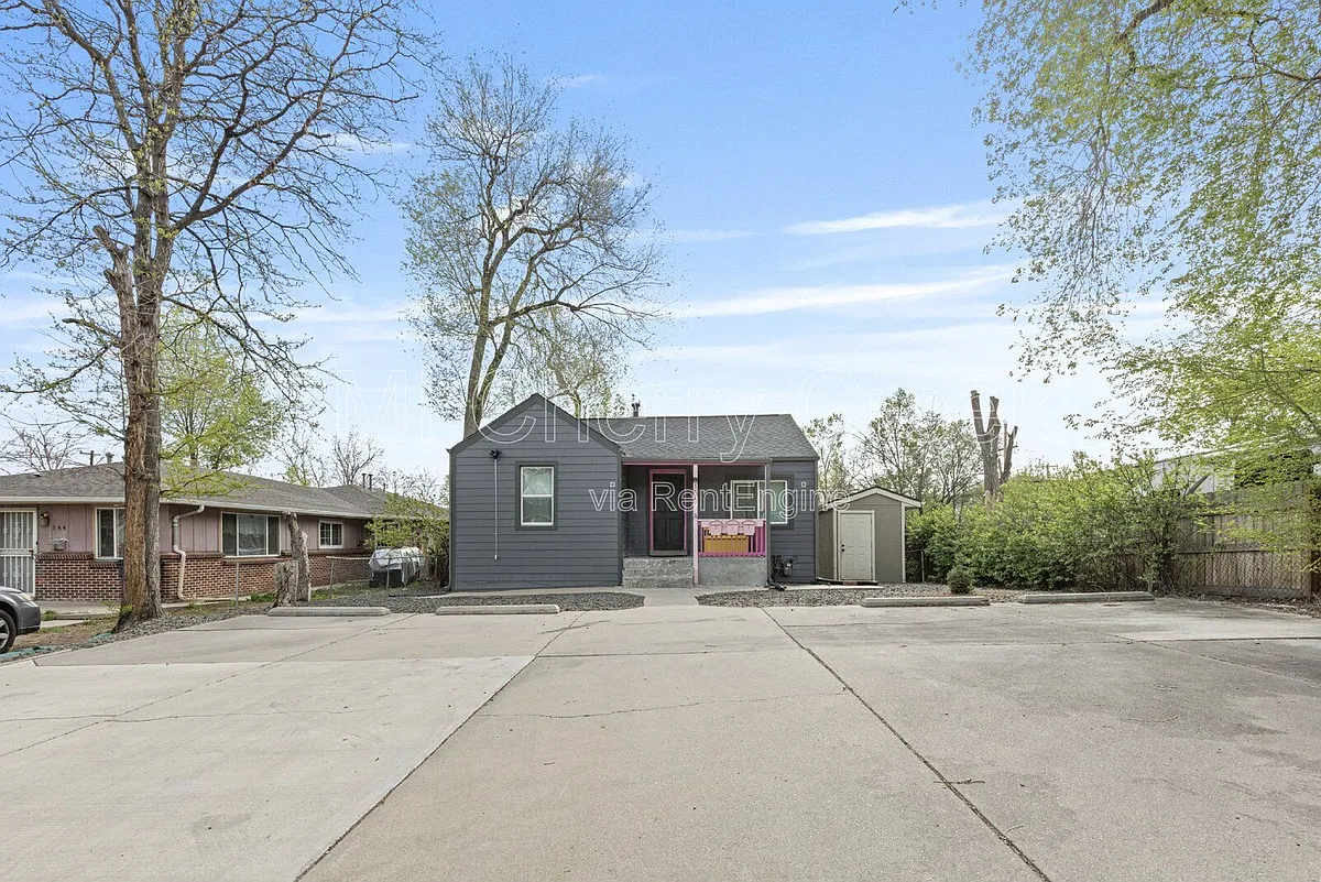 Building Photo - 156 S Newton St #A