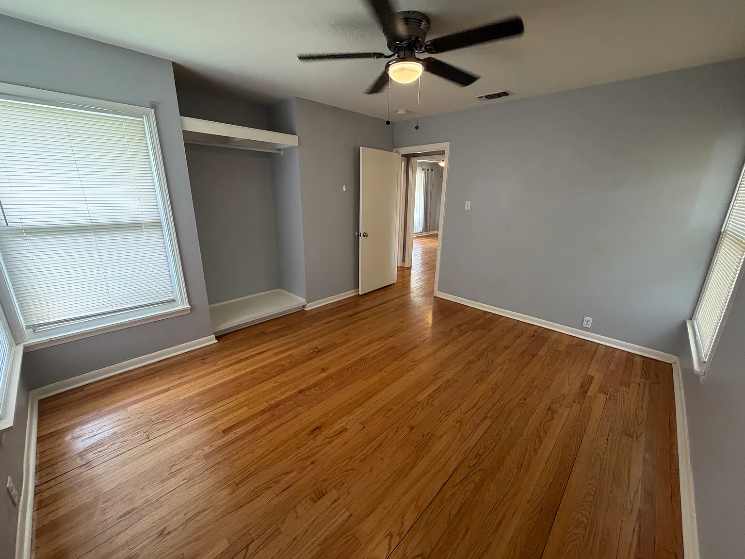 3 bed, 1050 sqft, $1,600 — Photo 2