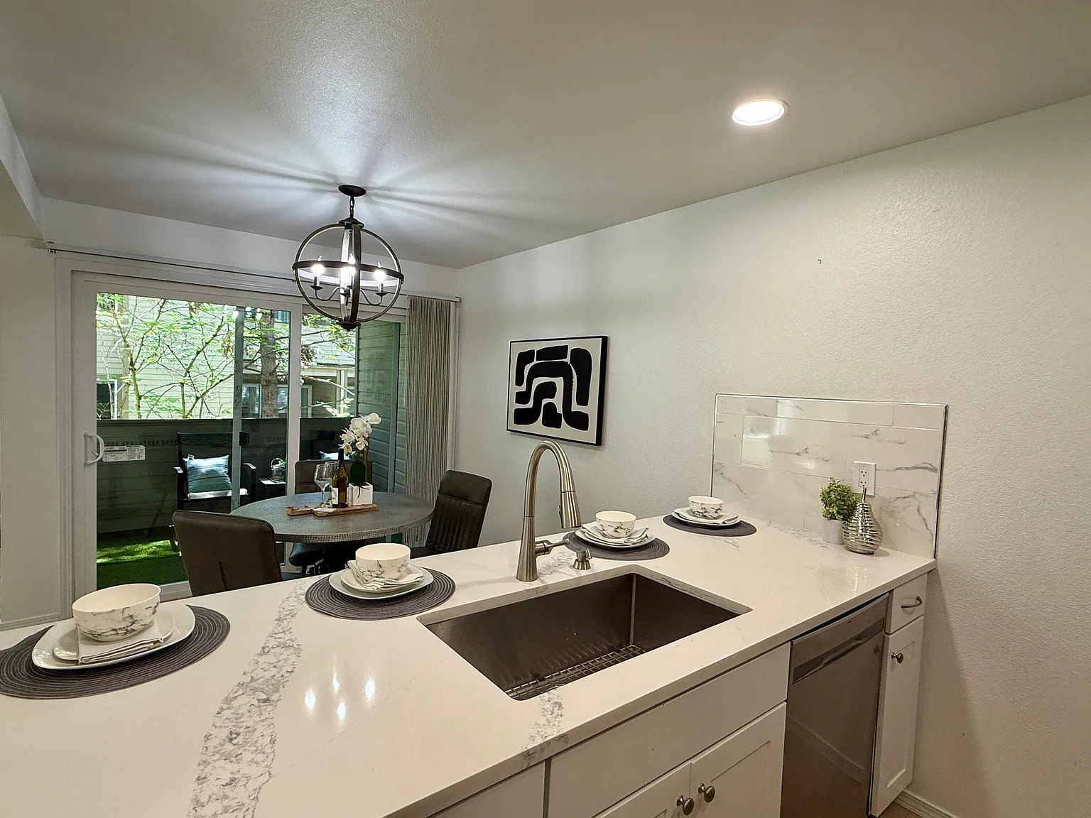 2 bed, 1086 sqft, $3,000 — Photo 2