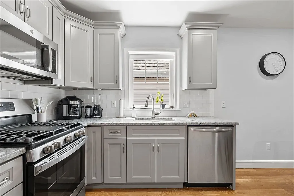 2 bed, 9999 sqft, $3,000 — Photo 4