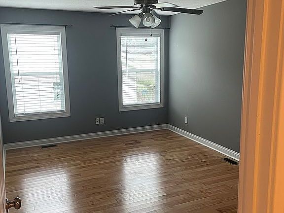 5th image of 122 Ashkirk Ln