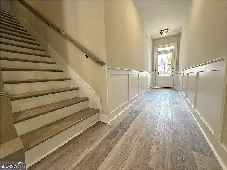 5704 Urban Vlg W — Photo 5