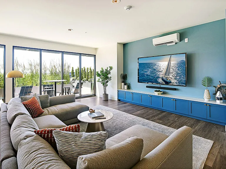 Experience comfort and style in this sunlit living area, perfect for relaxation and entertainment.