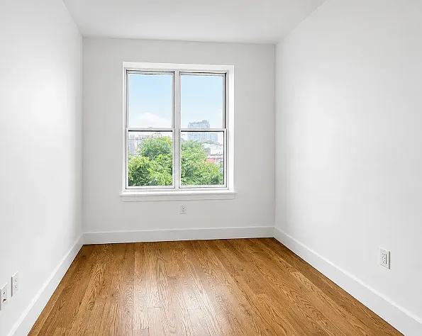 220 Hawthorne St #5F — Photo 8