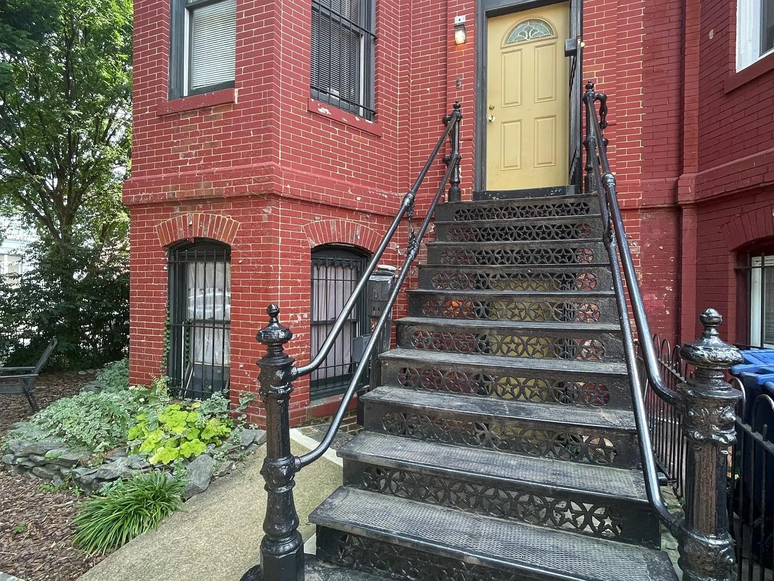 2 bed, 800 sqft, $2,600 — Photo 3