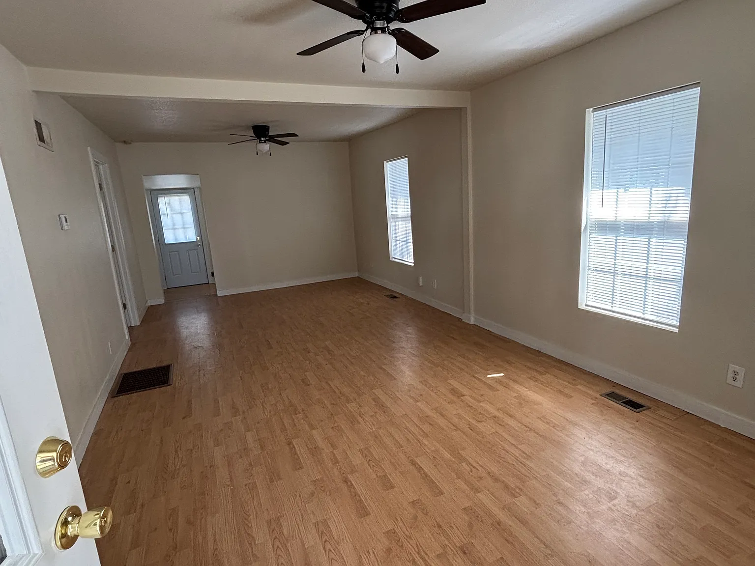 2 bed, 752 sqft, $889 — Photo 2