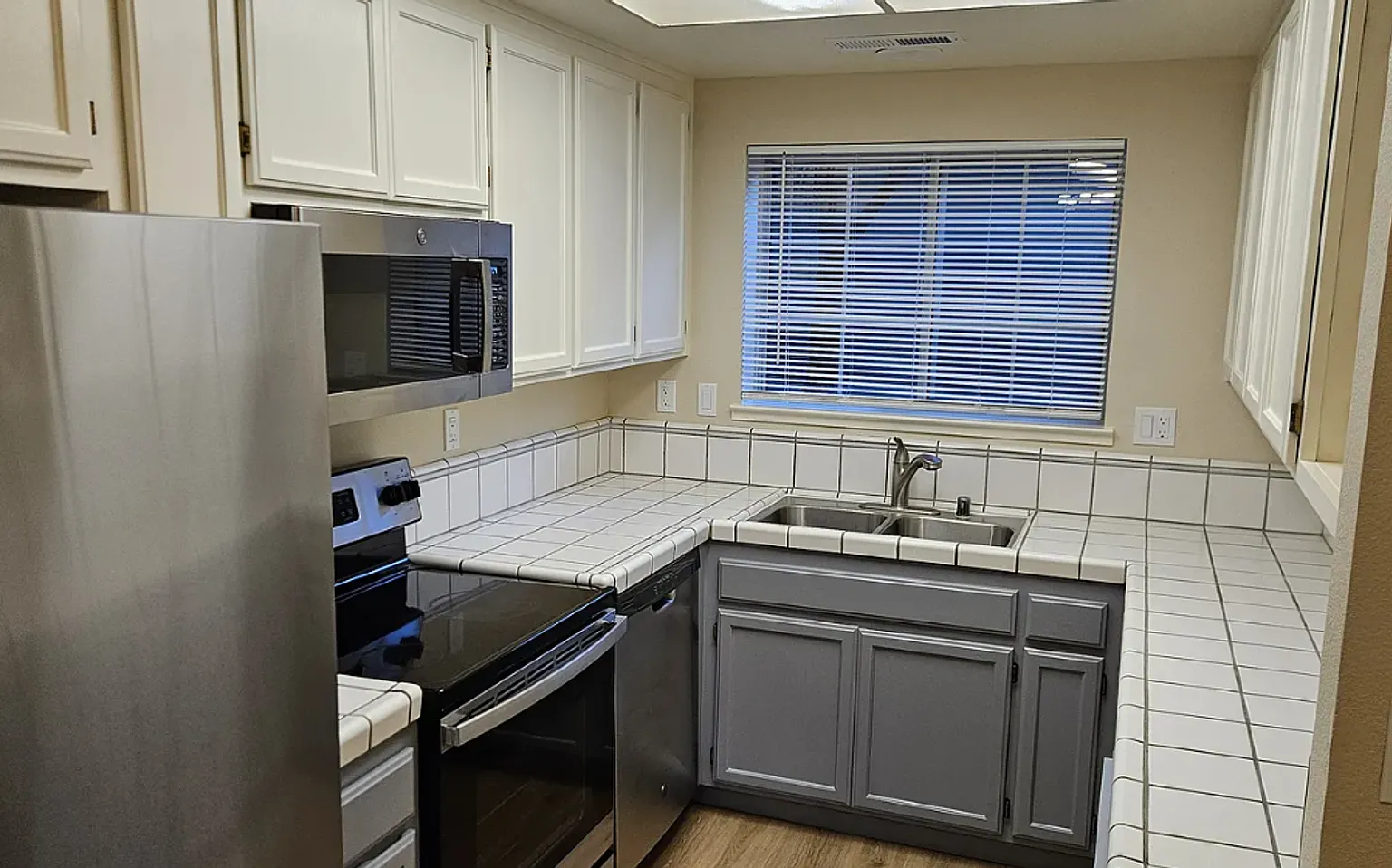 2-Bedroom, 1.5-Bath Townhouse in Santa Rosa — Photo 2