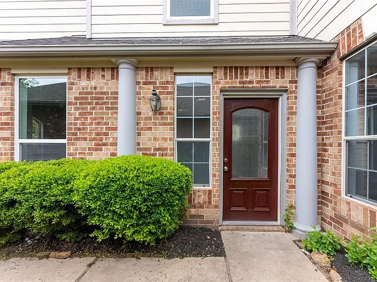 21706 Spring Vine Ln — Photo 4