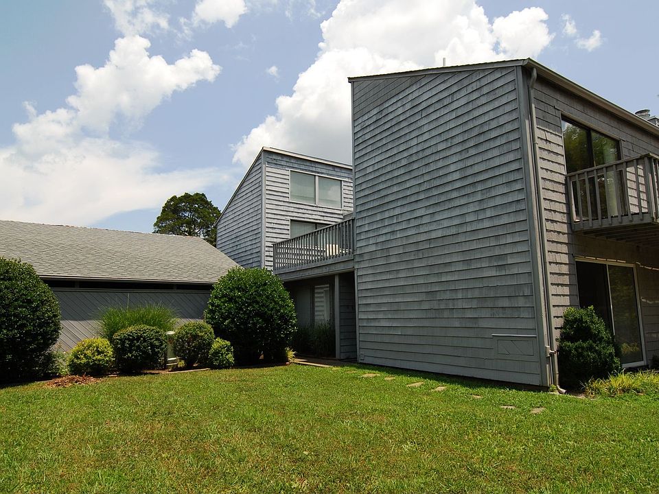 Great upper unit condo