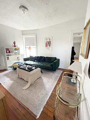 Rented by Jonis Realty | media 2