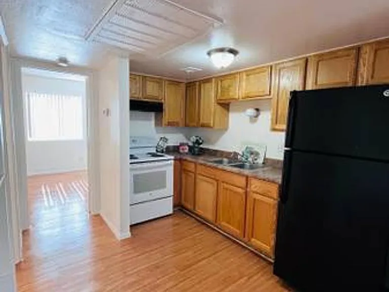 Kelso Vista Apartments — Photo 9