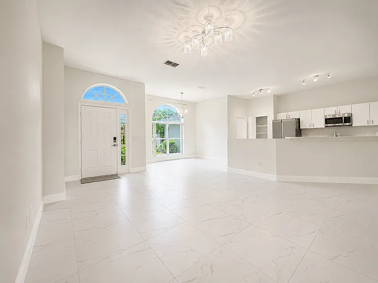 1636 Thoroughbred Dr — Photo 3