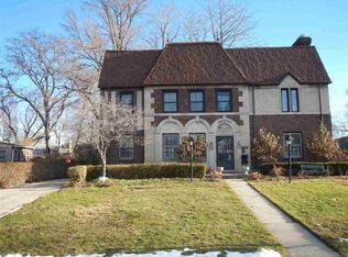 752 Trombley Rd, Grosse Pointe Park, MI 48230