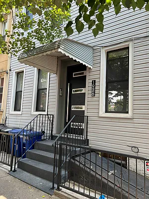 Rented by Pear NYC LLC | media 18