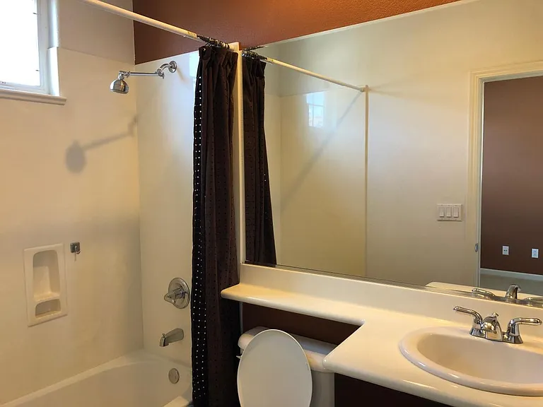 2nd Bathroom (2nd Floor)