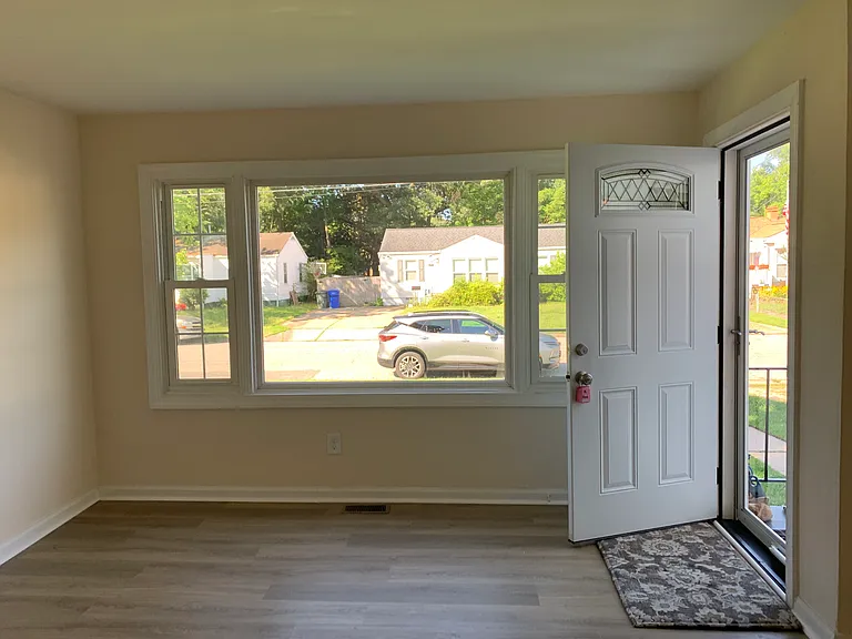 631 Willow Dr — Photo 2
