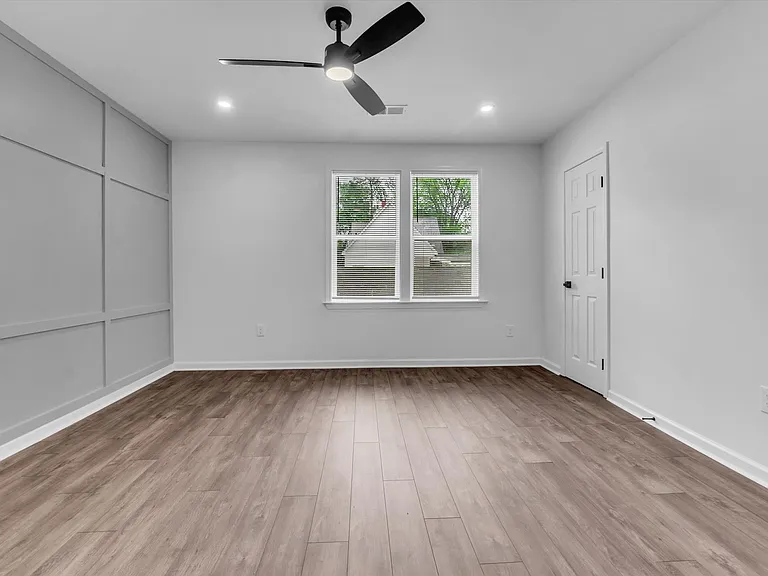 382 Josephine St — Photo 8