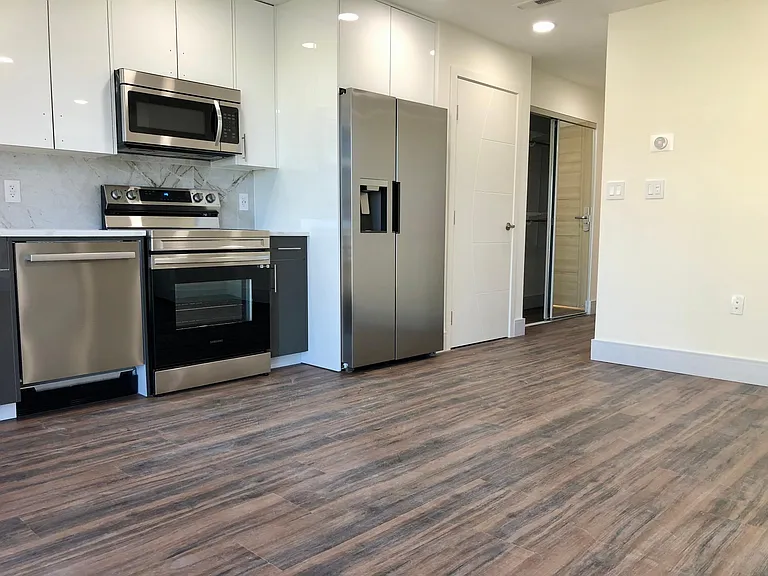 4904 Spruce St #222 — Photo 6