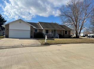 1407 N Walters St, Robinson, IL 62454