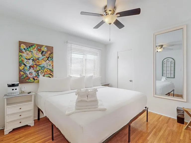 5202 Marquette Ave NE — Photo 3