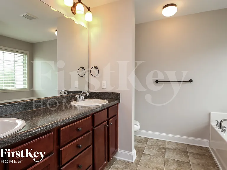 6310 Spring Cove Dr — Photo 10