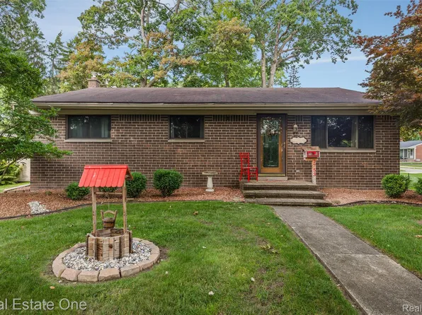 1753 Schuman St, Garden City, MI 48135