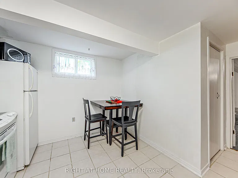 148 Riverglen Dr #BASEMENT — Photo 10