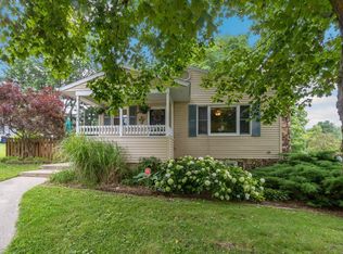 1205 Robin Rd, Dixon, IL 61021