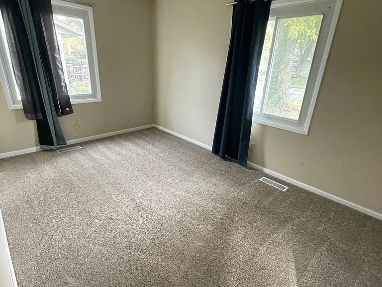 937 Dingledine Ave — Photo 10