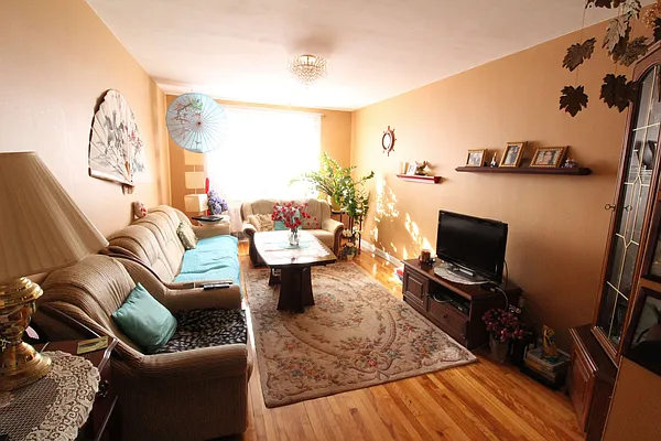 Sold by New York Realty Minimax Inc | media 8