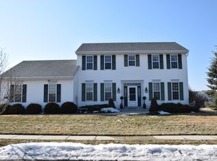 1136 Hummingbird Way, Oconomowoc, WI 53066