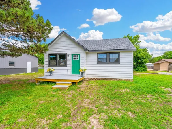 1015 N Plum St, Wellington, KS 67152