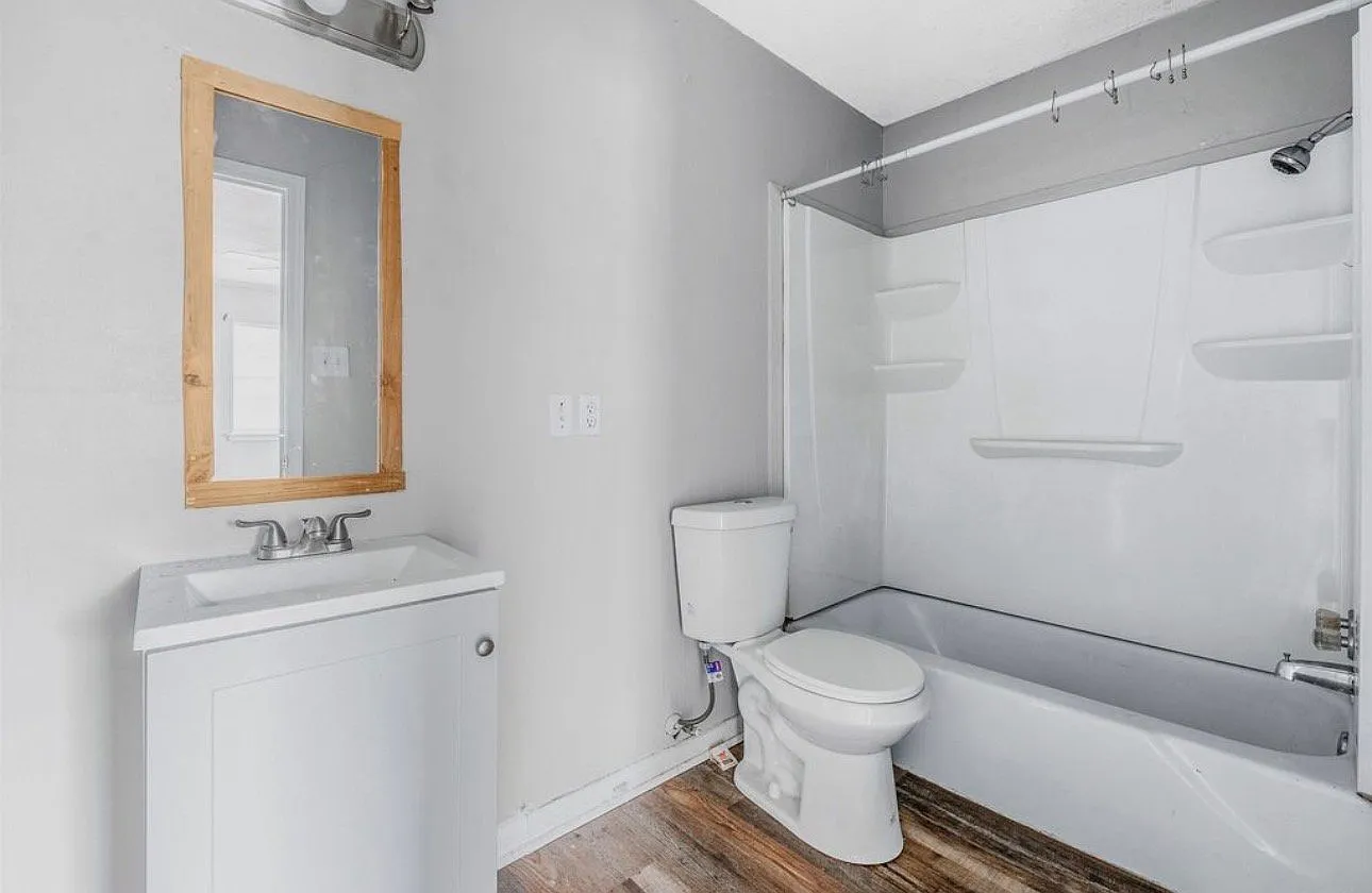 Welcome home to this cozy 1-bedroom, 1-bathroom apartment, offering a comfortable and inviting space — Photo 1