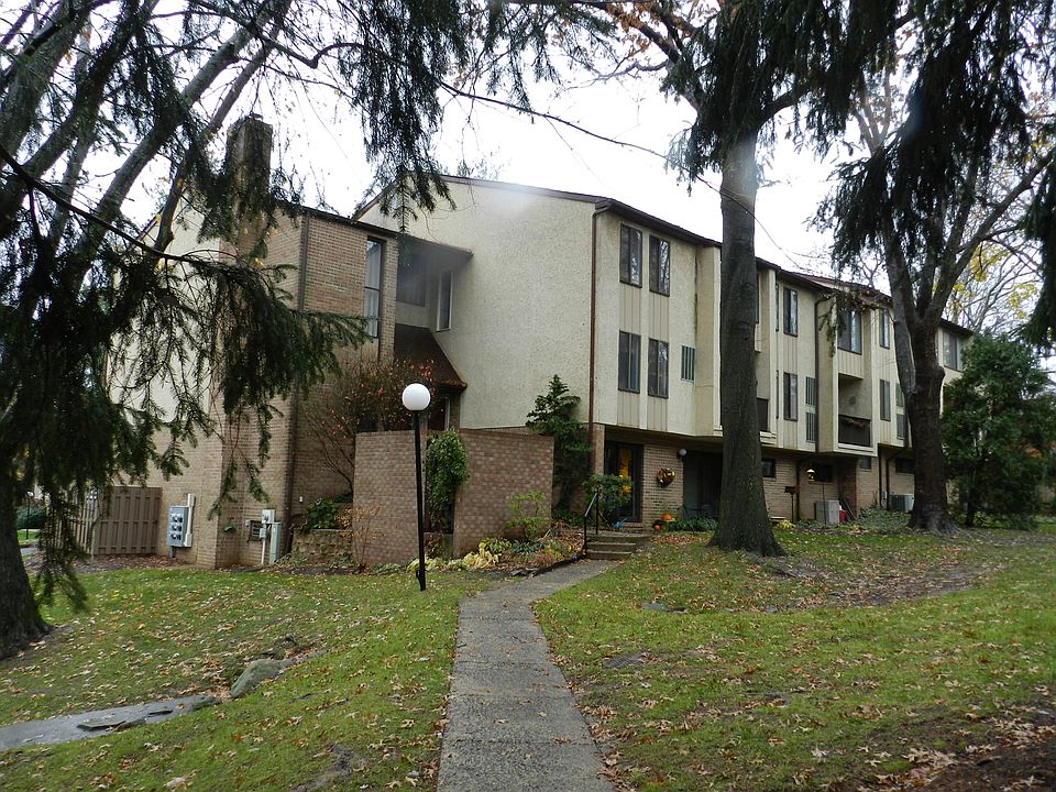 Entire building with condo at nearest end