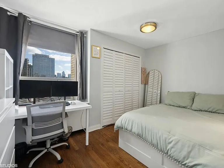 1360 N Sandburg Ter #1701C — Photo 13