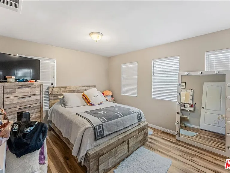 3653 W Medici Ln — Photo 24