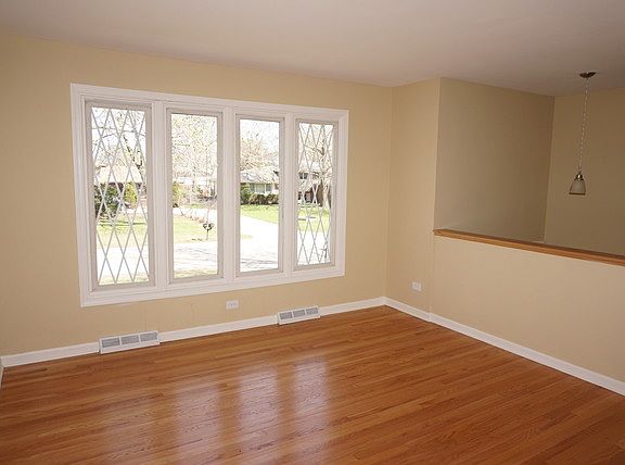 3rd image of 615 Shorewood Dr