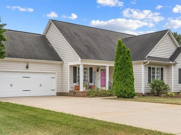 109 Cale Dr, Burlington, NC 27215