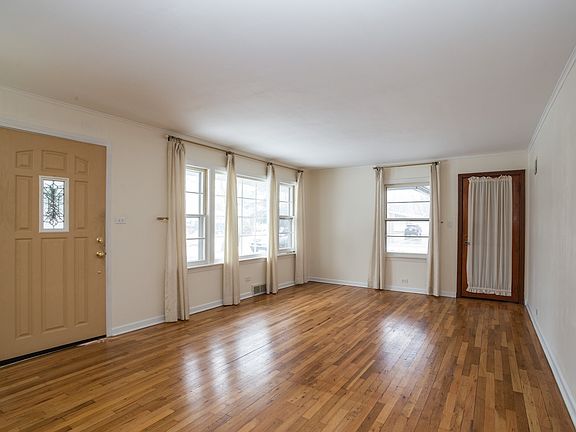 2nd image of 154 N Hemlock Ave