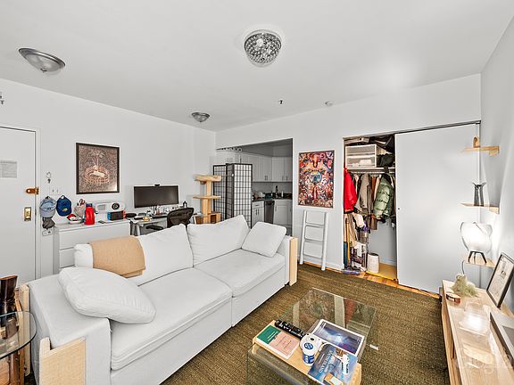 4th image of 114 E 28th St APT 3B