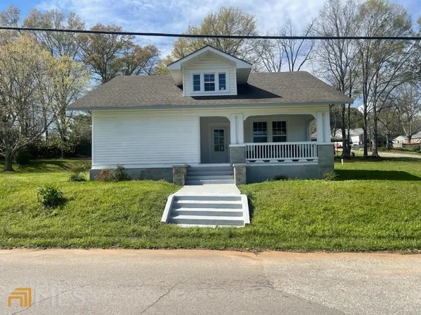 808 1st St, Lanett, AL 36863