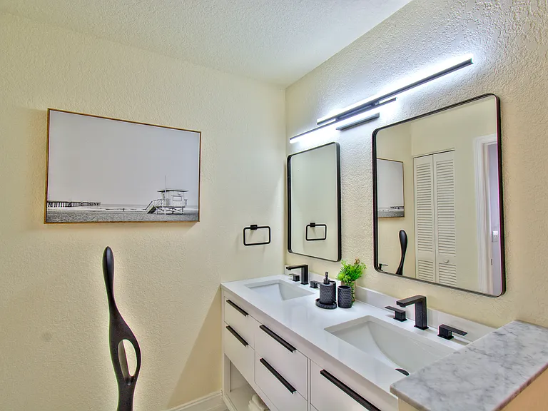 60 Emerald Woods Dr #B7 — Photo 16