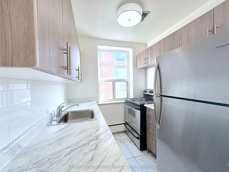 276 Saint Clair Ave W #304 — Photo 4