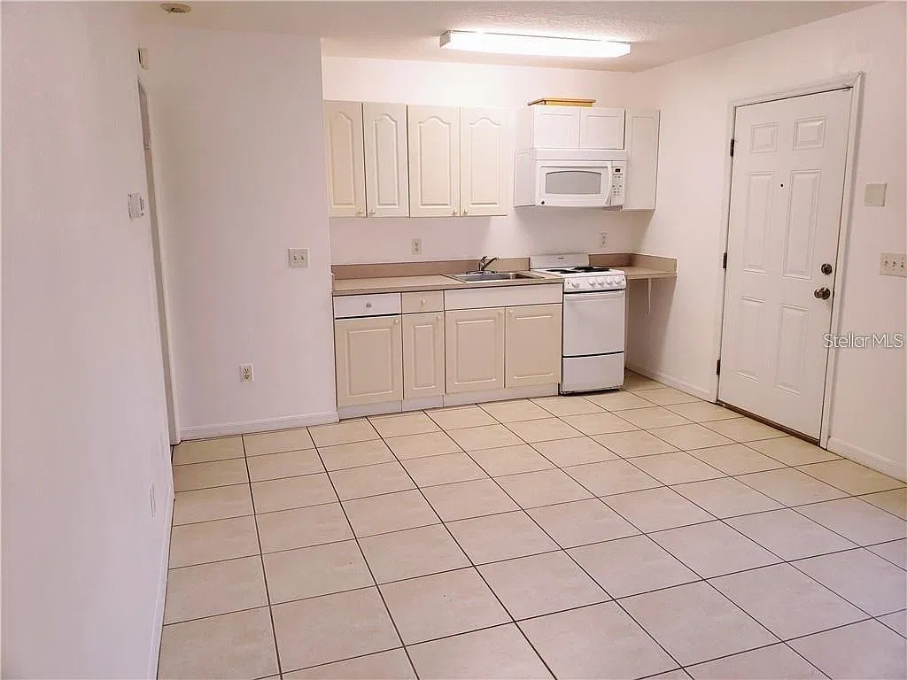 1 bed, 1.0 bath, 650 sqft, $1,000 — Photo 3