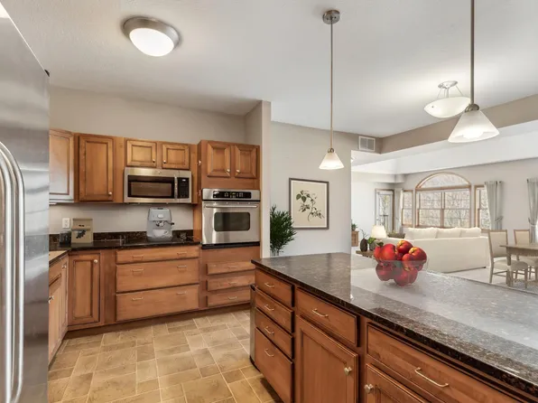 500 Greenhaven Dr APT 322, Burnsville, MN 55306