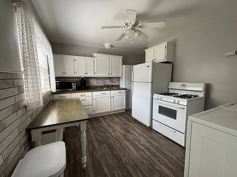 120 Prairie Ave — Photo 3