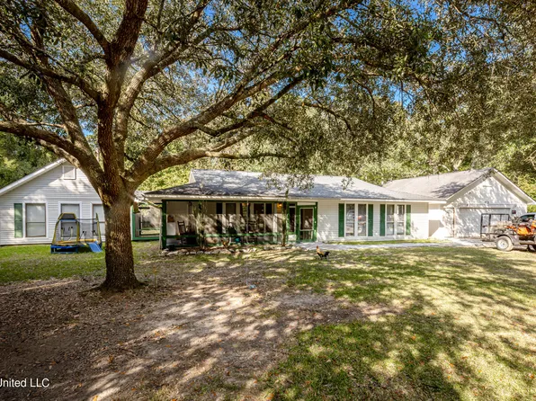 2437 Ellis Merchant Rd, Moss Point, MS 39562